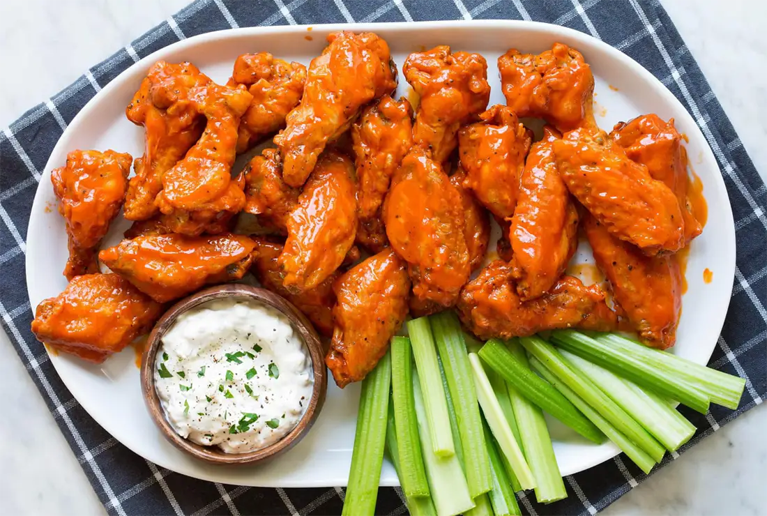Wings with celery sticks and dressing